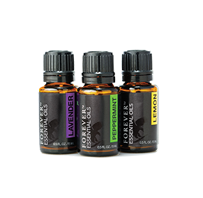 Forever Essential Oils Tri-Pak sisältää kolme miellyttävän tuoksuista eteeristä öljyä ylellisessä pakkauksessa.